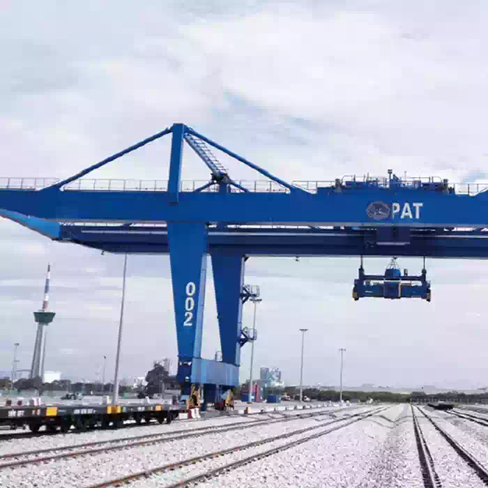 出口泰国港轨道式集装箱门式起重机.webp